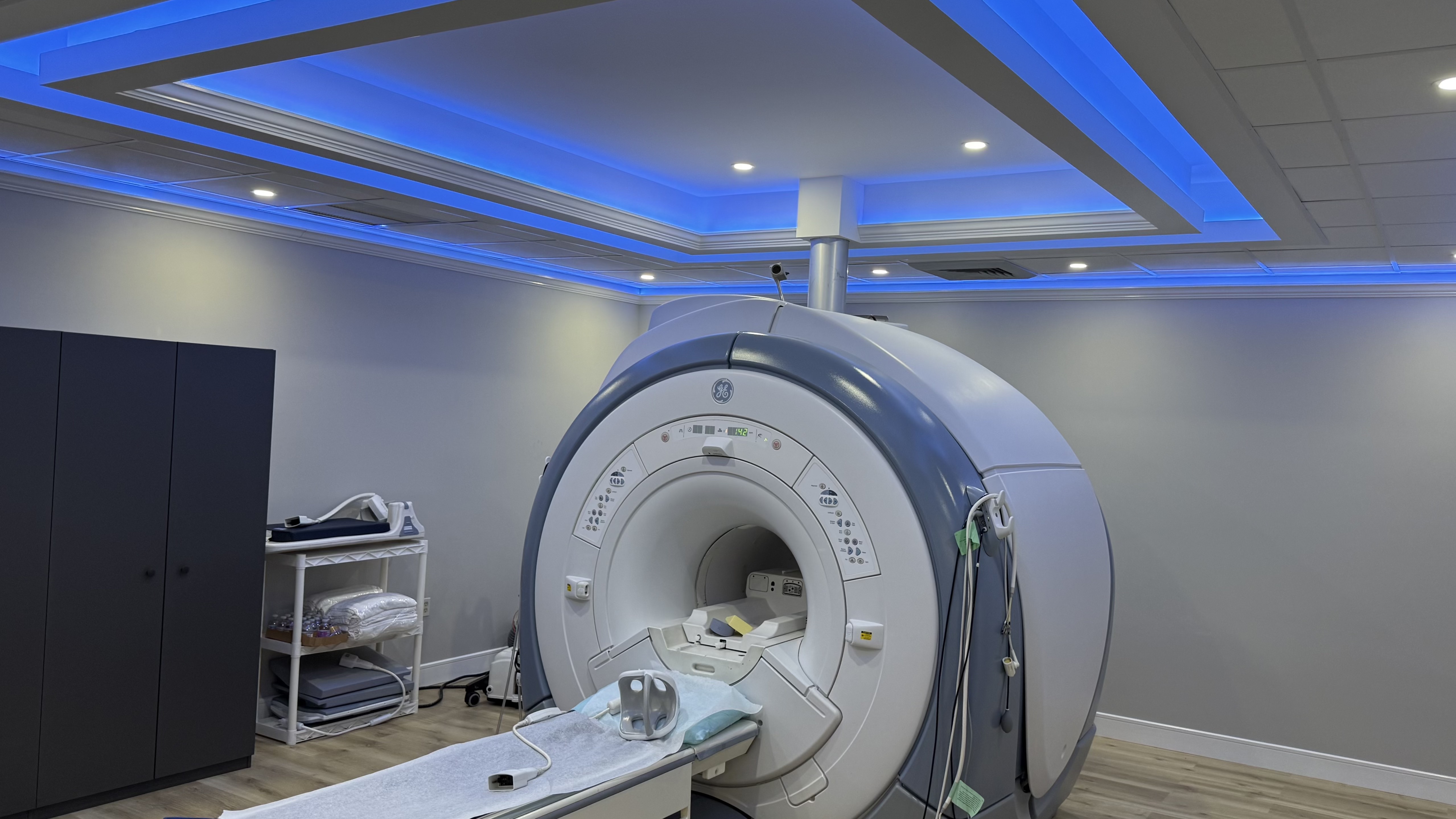 Closed 3T MRI