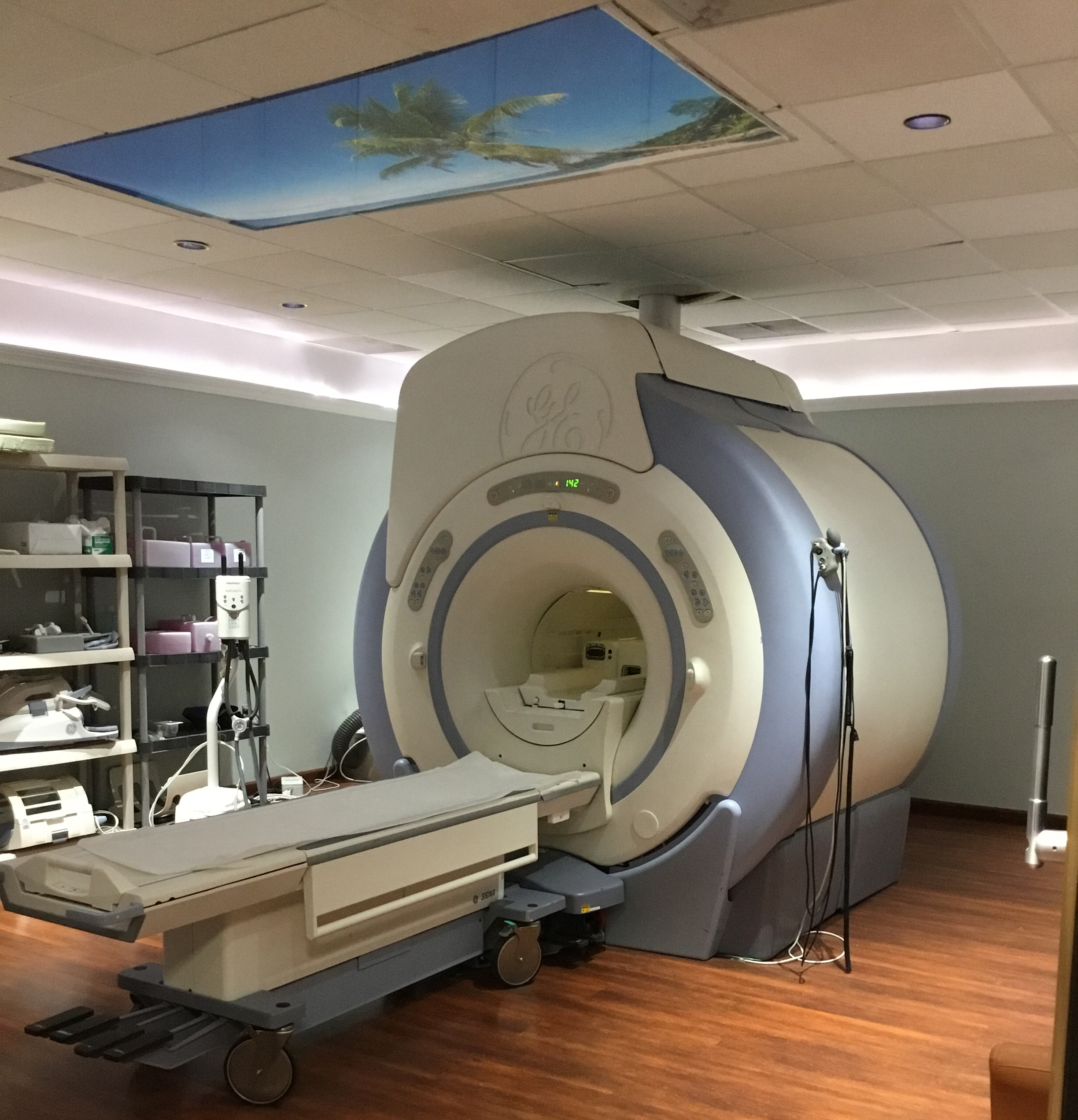 Closed 3T MRI